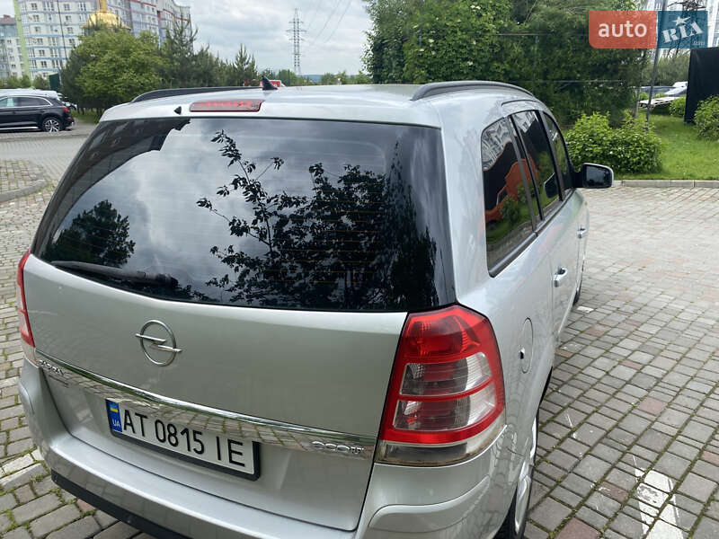 Минивэн Opel Zafira 2012 в Ивано-Франковске