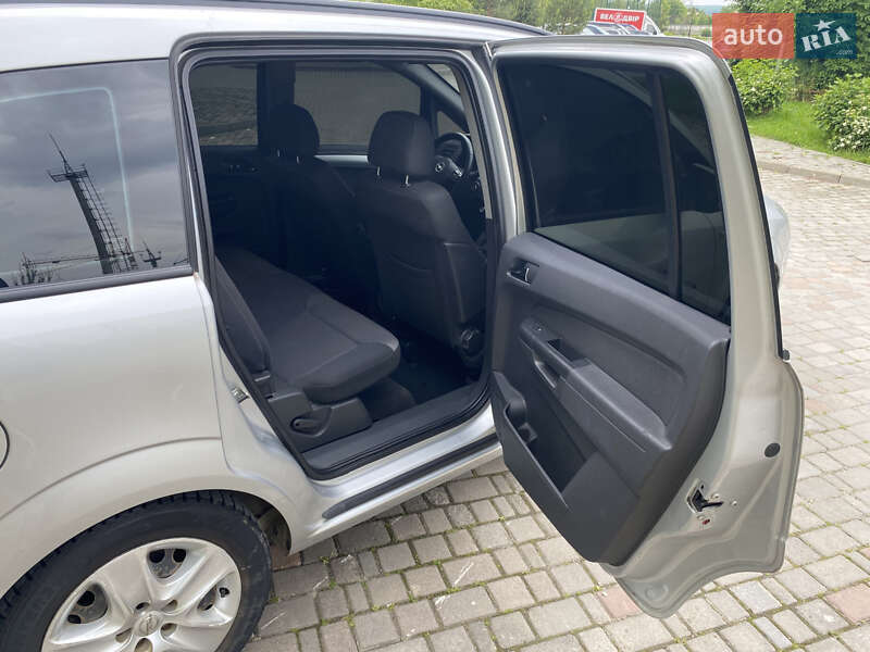 Минивэн Opel Zafira 2012 в Ивано-Франковске