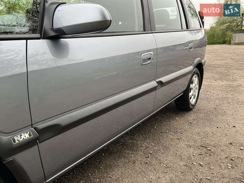 Минивэн Opel Zafira 2005 в Сумах