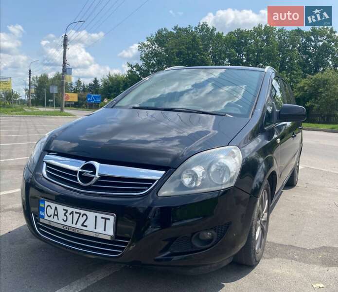 Минивэн Opel Zafira 2011 в 