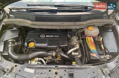 Минивэн Opel Zafira 2011 в 