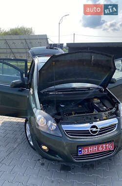 Мінівен Opel Zafira 2010 в 