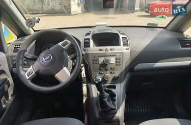 Минивэн Opel Zafira 2005 в Ровно