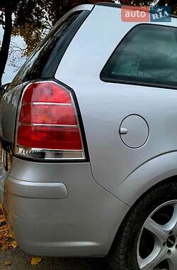 Минивэн Opel Zafira 2006 в 