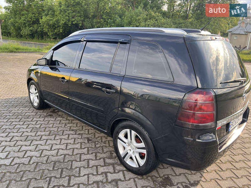 Минивэн Opel Zafira 2006 в Хотине