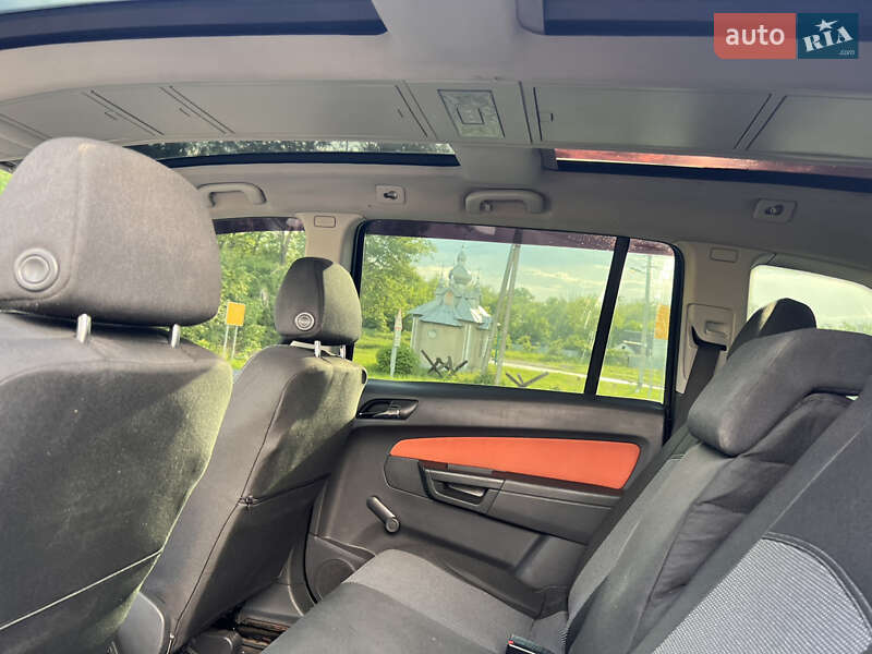 Минивэн Opel Zafira 2006 в Хотине