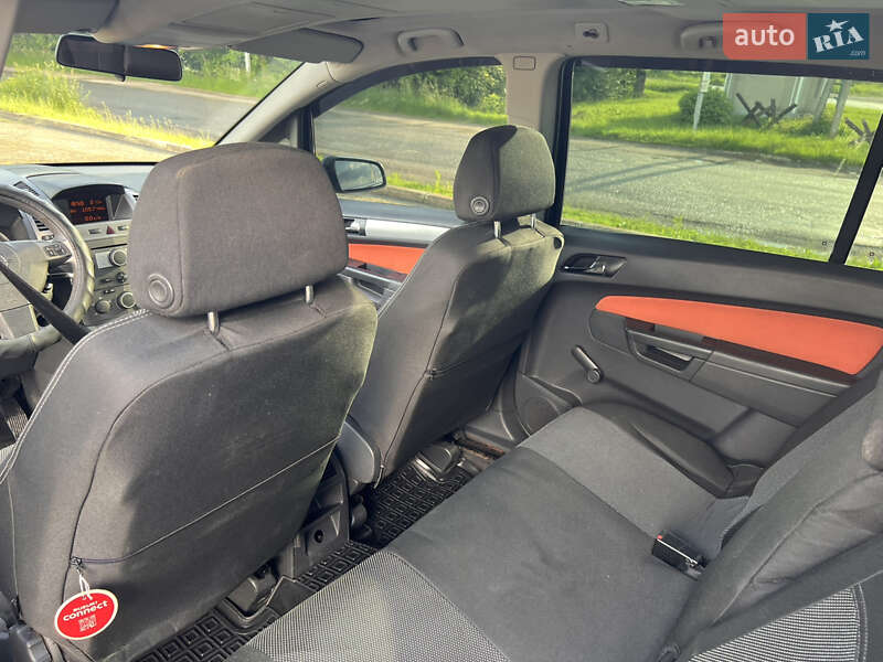 Минивэн Opel Zafira 2006 в Хотине