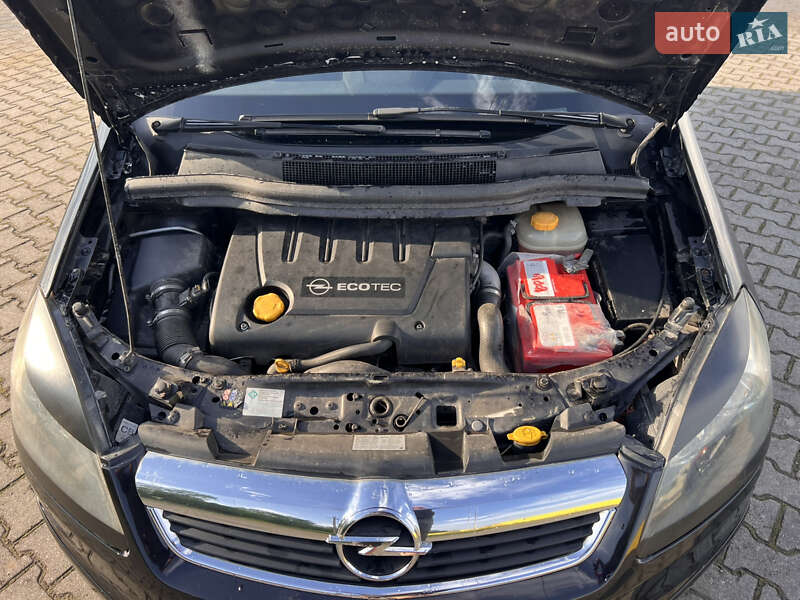 Минивэн Opel Zafira 2006 в Хотине