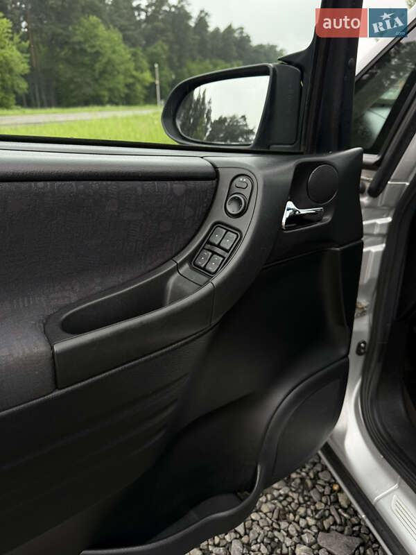 Минивэн Opel Zafira 2001 в Луцке