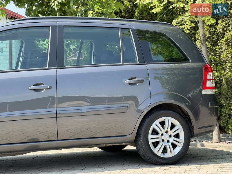 Минивэн Opel Zafira 2012 в Львове