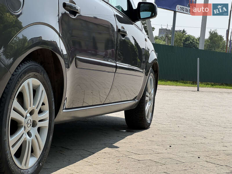 Минивэн Opel Zafira 2012 в Львове