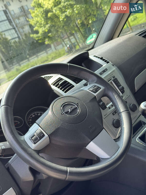 Минивэн Opel Zafira 2012 в Львове