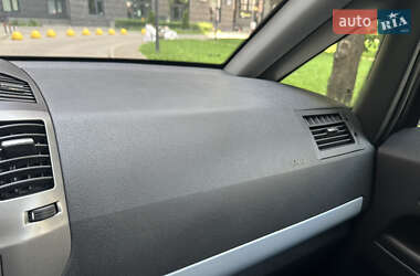 Минивэн Opel Zafira 2007 в 