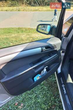 Минивэн Opel Zafira 2009 в 
