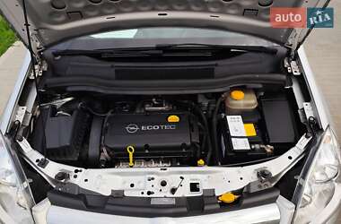 Минивэн Opel Zafira 2008 в 