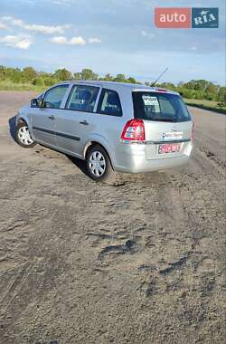 Минивэн Opel Zafira 2010 в 