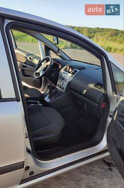 Минивэн Opel Zafira 2010 в 