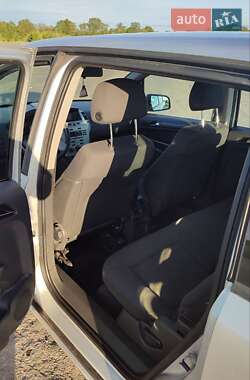 Минивэн Opel Zafira 2010 в 