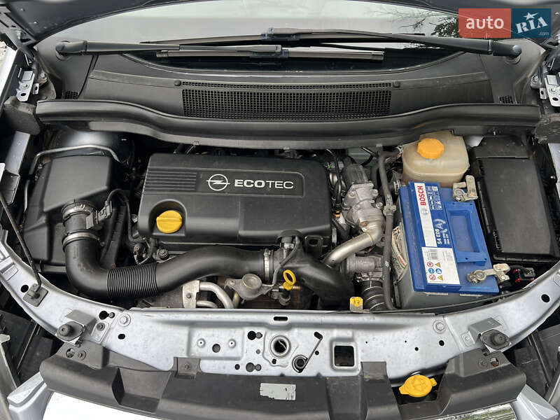 Минивэн Opel Zafira 2011 в Виннице