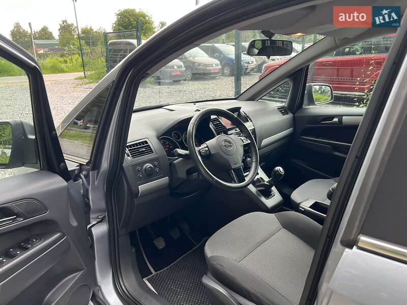 Минивэн Opel Zafira 2011 в Виннице