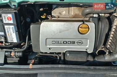 Минивэн Opel Zafira 2000 в 