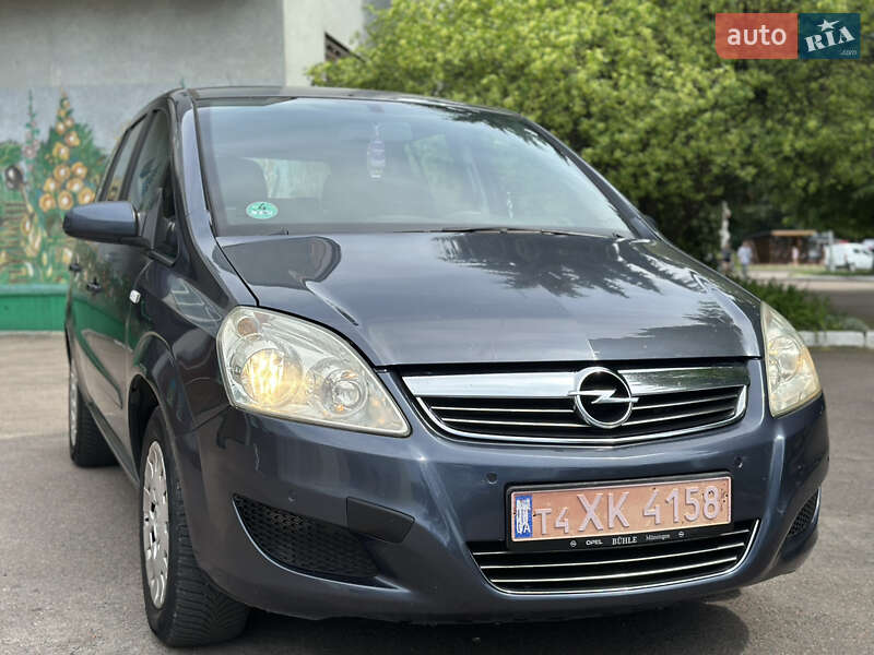 Минивэн Opel Zafira 2008 в Ровно