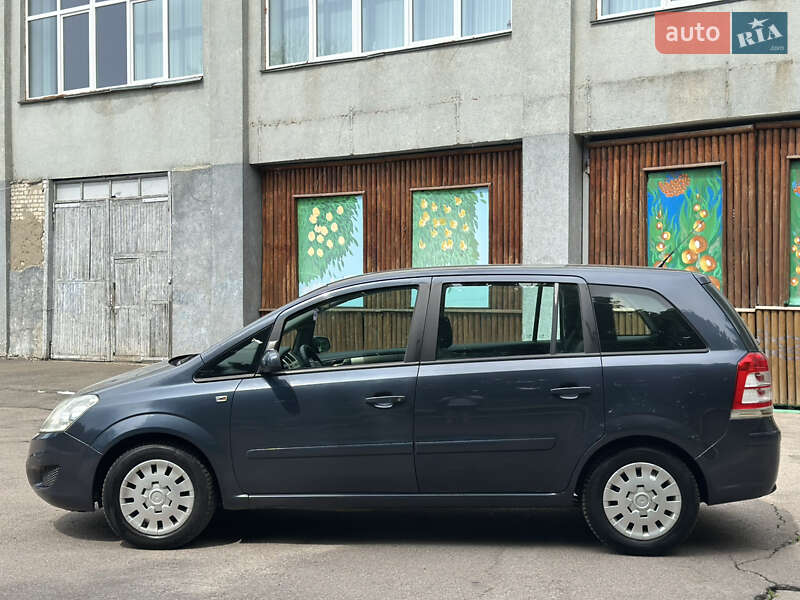 Минивэн Opel Zafira 2008 в Ровно
