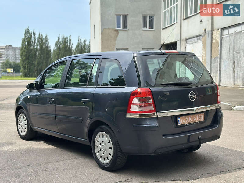 Минивэн Opel Zafira 2008 в Ровно
