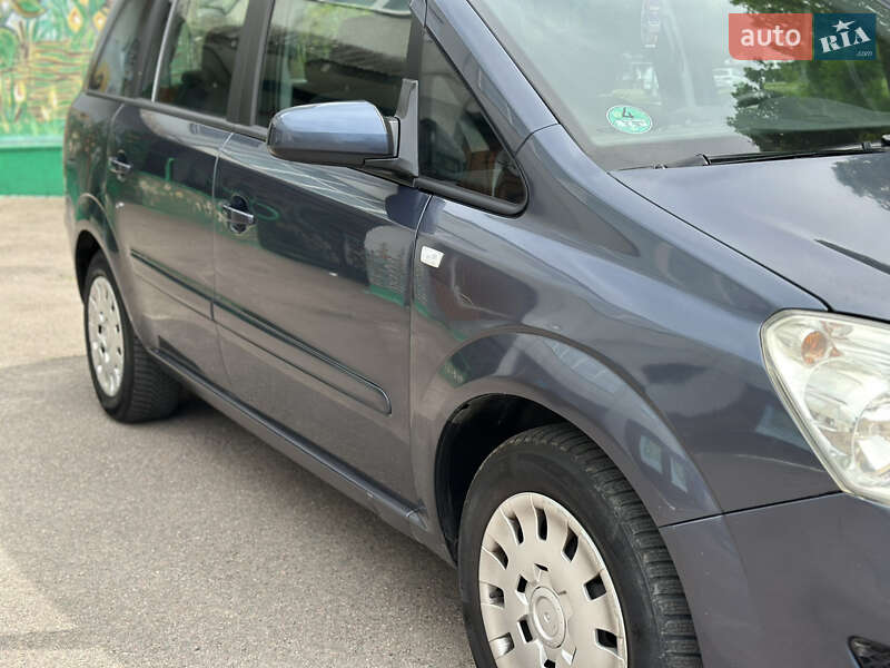 Минивэн Opel Zafira 2008 в Ровно