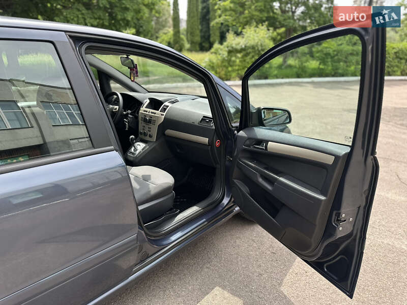 Минивэн Opel Zafira 2008 в Ровно