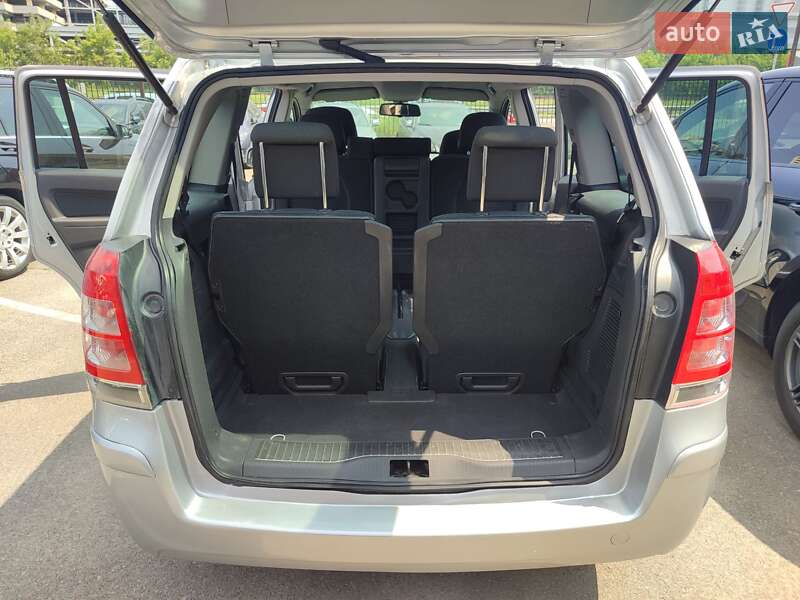 Минивэн Opel Zafira 2011 в Киеве