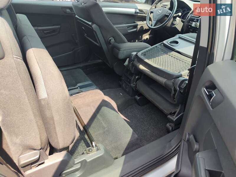 Минивэн Opel Zafira 2011 в Киеве