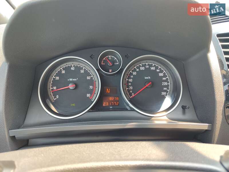 Минивэн Opel Zafira 2011 в Киеве
