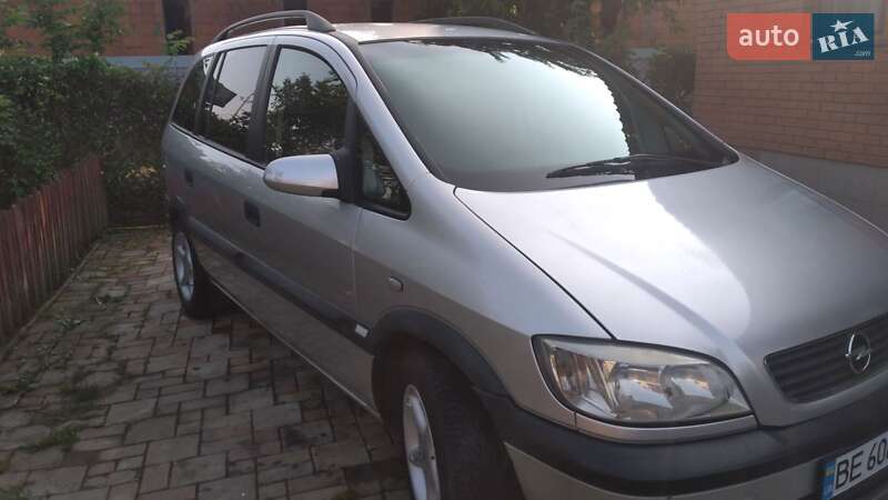 Мінівен Opel Zafira 2000 в Ужгороді