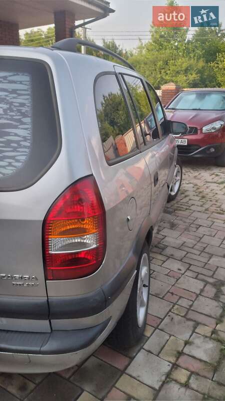 Мінівен Opel Zafira 2000 в Ужгороді