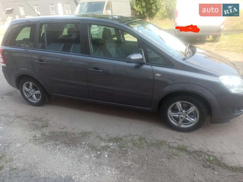 Минивэн Opel Zafira 2010 в 