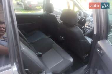 Минивэн Opel Zafira 2010 в 