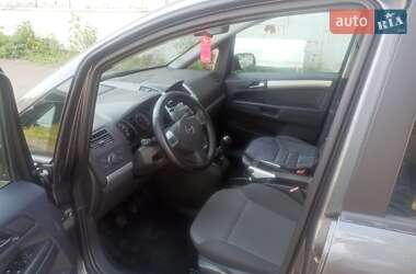 Минивэн Opel Zafira 2010 в 