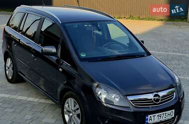 Минивэн Opel Zafira 2010 в 