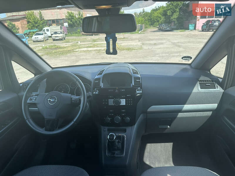 Минивэн Opel Zafira 2010 в Нежине