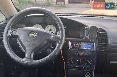 Минивэн Opel Zafira 2002 в 