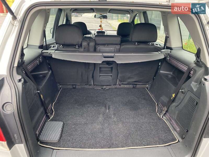 Минивэн Opel Zafira 2011 в Луцке