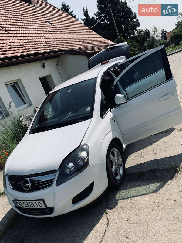 Минивэн Opel Zafira 2010 в 