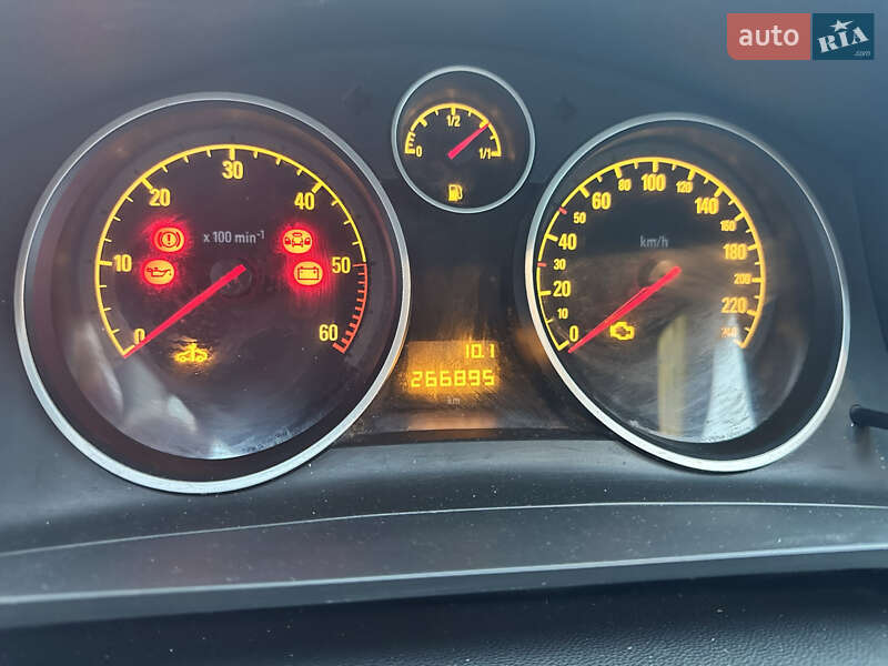 Минивэн Opel Zafira 2011 в Радехове