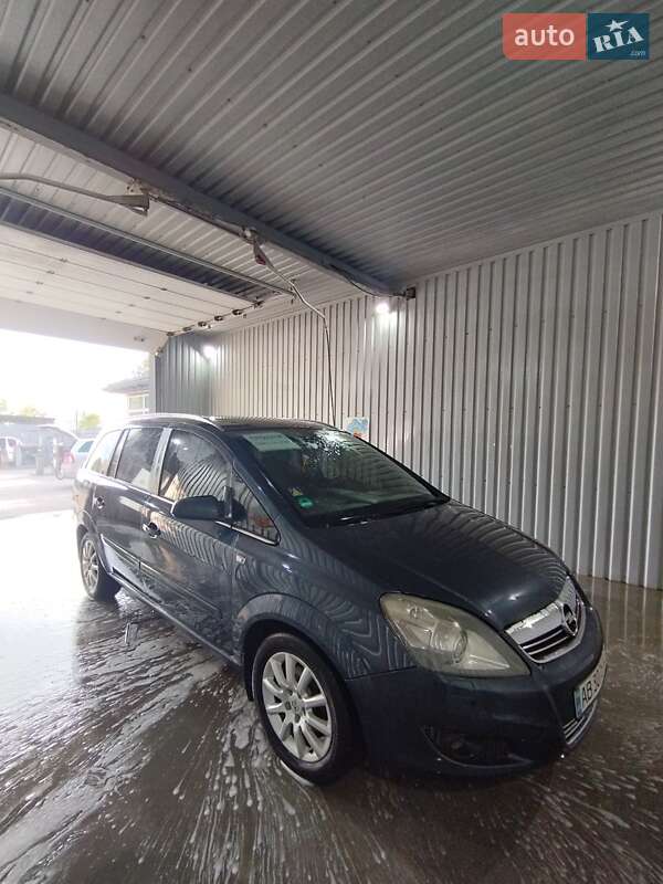 Минивэн Opel Zafira 2008 в Баре