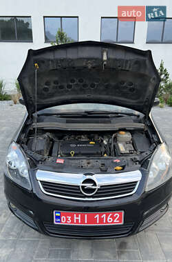 Минивэн Opel Zafira 2007 в 