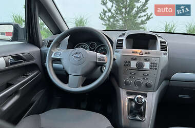 Минивэн Opel Zafira 2007 в 