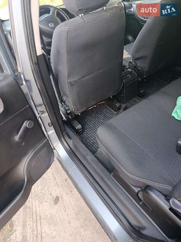 Мінівен Opel Zafira 2005 в Світловодську фото 7 Мінівен Opel Zafira 2005 в Світловодську