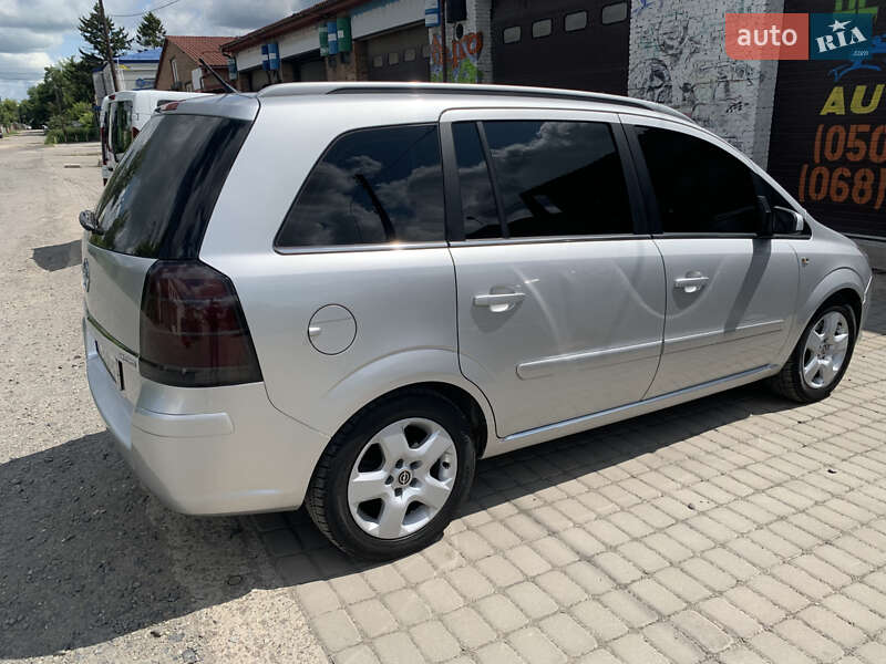 Минивэн Opel Zafira 2006 в Луцке