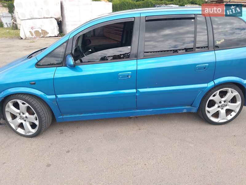 Мінівен Opel Zafira 2002 в Рівному